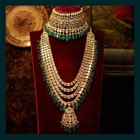 40.1k Likes, 138 Comments - Sabyasachi Mukherjee (@sabyasachiofficial) on Instagram: “Classic uncut diamond and emerald choker and long necklace from the Sabyasachi Heritage Bridal…” Emerald Choker, Sabyasachi Jewellery, Bridal Jewelry Collection, Bridal Fashion Jewelry, Wedding Jewellery Collection, Indian Bridal Jewelry, Jewellery Indian, Indian Wedding Jewelry, Bridal Jewellery Indian