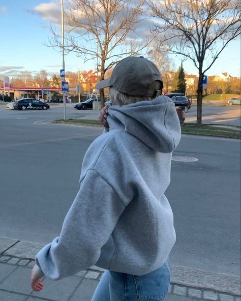 Y2k Style Winter, Cute Basic Outfits, Hoodie Outfit Ideas, Gray Hoodie Outfit, Hoodie Outfit Aesthetic, Winter Fall Outfits, Hoodie Season, Outfit Hoodie, Womens Hoodies