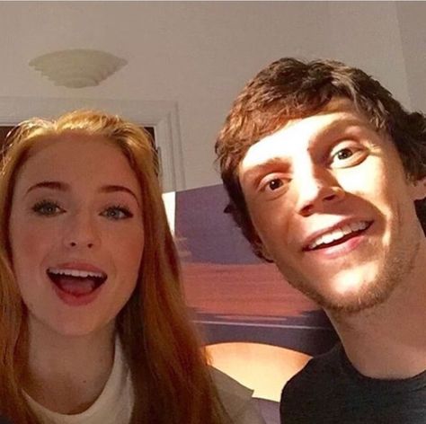 They lowkey look like siblings   #Evanpeters Xmen Cast, X Man Cast, Phil Of The Future, Xmen Apocalypse, X Men Apocalypse, Peter Maximoff, X-men Apocalypse, Young Avengers, Man Movies