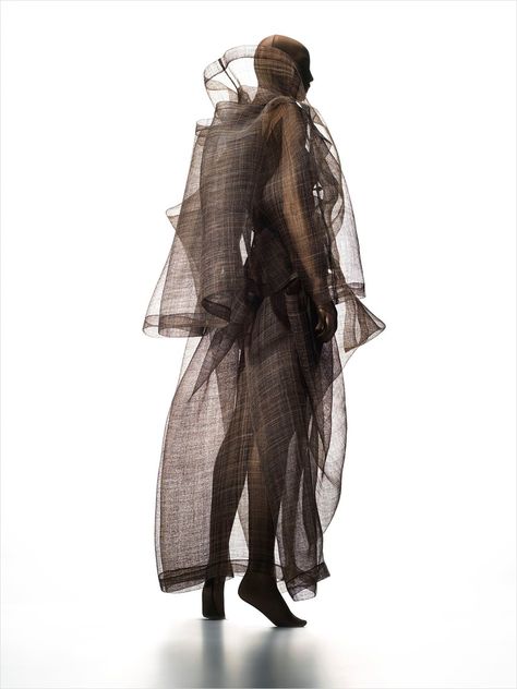 Deconstruction Fashion, Japanese Fashion Designers, Sculptural Fashion, Conceptual Fashion, Sheer Fashion, Avant Garde Fashion, Fashion Costume, Sheer Fabric, Vintage Clothes