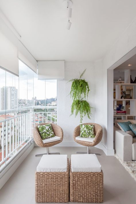 Terrace by MARCY RICCIARDI ARQUITETURA E INTERIORES Balcon Mic, Enclosed Balcony, Indoor Balcony, Balcony Design Ideas, Small Balcony Design, Interior Design Per La Casa, Interior Design Boards, Minimalist Apartment, New Interior Design