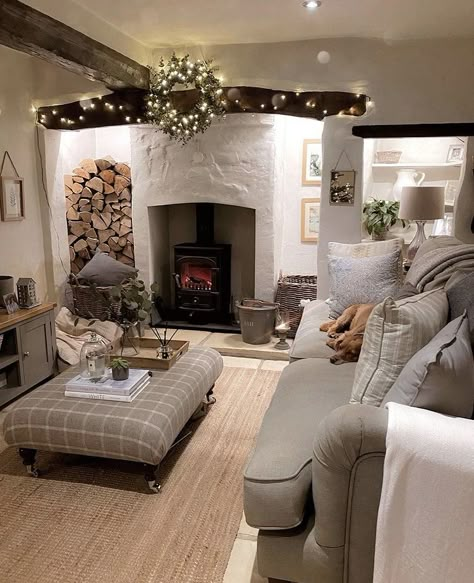 Farmhouse Snug Sitting Rooms, Country Cottage Lounge Ideas, Small Living Room With Fireplace Ideas Farmhouse, Country Snug Room, Cottage Snug, Cosy Cottage Living Room Ideas, Cottage Sitting Room Cosy, Small Cottage Lounge, Country Style Lounge Room