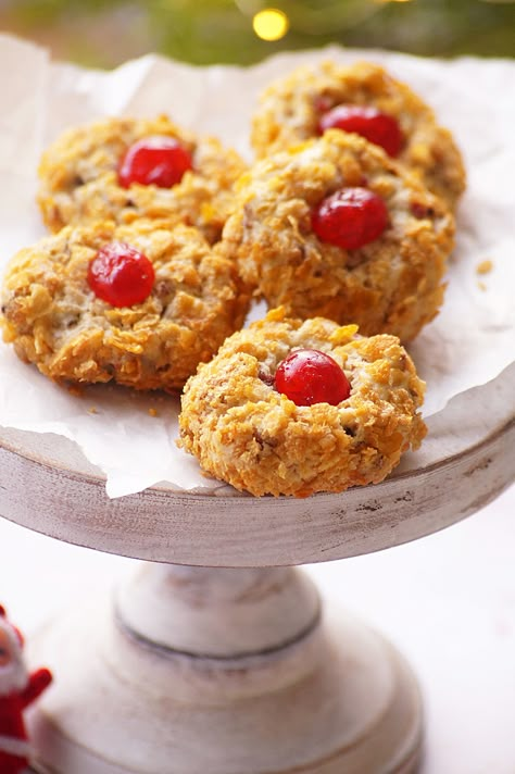 Old Fashioned Cherry Wink Cookies Recipe Cherry Wink Cookies, Cherry Winks Cookies, Christmas Cookies Vintage, Christmas Cherry Cookies, Old Fashioned Cookies, Cherry Winks Cookie Recipe, Old Fashioned Cherries, Cherry Cookies Recipes, Zucchini Recipes Dessert