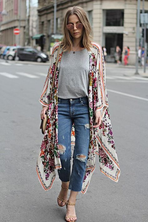 20 Looks con kimonos que te darán una idea de como usarlos Bohemian Schick, Ideas De Outfits, Stile Boho Chic, Chiffon Cardigan, Boho Mode, Kimono Outfit, Boho Summer Outfits, Mode Boho, Boho Chic Outfits