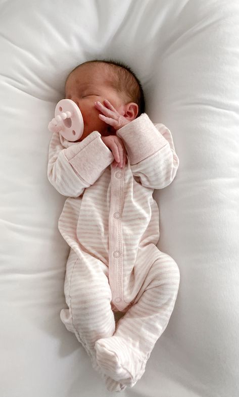 Cute Newborn Baby Pics, Baby Girl Aesthetic Newborn, Newborn Girl Aesthetic, Newborn Fever, Newborn Baby Girl Aesthetic, Newborn Aesthetic Hospital, Newborn Baby Girl In Hospital, Baby Girl In Hospital, New Borned Baby Girl