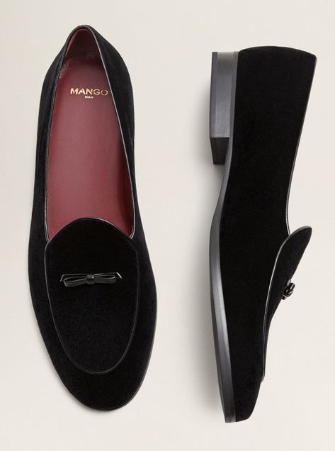 Mango Man - Velvet loafers  Velvet fabric. Leather lining and insole. Rounded toe. Decorative bow. Contrasting trim finish. Velvet Loafers Mens, Loafers Men Outfit, Dress Up Shoes, Velvet Loafers, Giuseppe Zanotti Shoes, Contrasting Trim, Men Loafers, African Men Fashion, Cool Outfits For Men