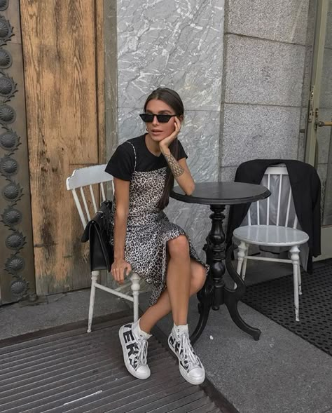 90s Grunge Style, Dress Leopard Print, Grunge Shirt, 90s Fashion Grunge, Dress Leopard, Grunge Look, Street Style Summer, 90s Grunge, New Fashion Trends