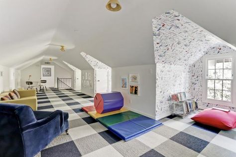 Wallpaper Nook, Teen Playroom, Kids Hangout Room, Teen Lounge Rooms, Hangout Room Ideas, Teen Hangout Room, Teen Hangout, Study Spaces, Teen Lounge