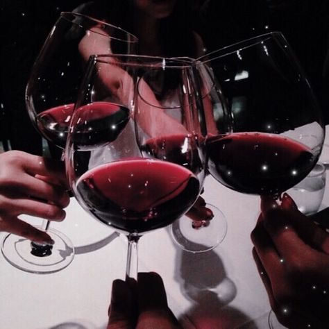 Pinterest | Ihavealotofjams - dark red aesthetic Burgundy Aesthetic, Wine Time, Red Aesthetic, Pinot Noir, Malbec, Wine Red, Wine Glasses, Dark Red, Dinner Party