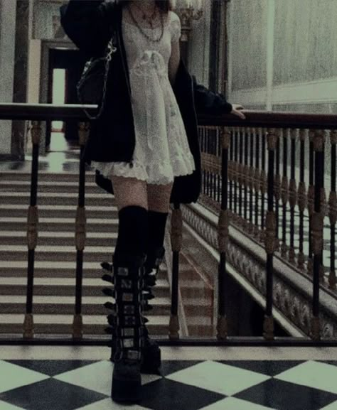 Dress Grunge, White Dress Outfit, Future Clothes, Friend Friendship, Alt Fashion, Swaggy Outfits, Alternative Outfits, Goth Outfits, Fairy Grunge