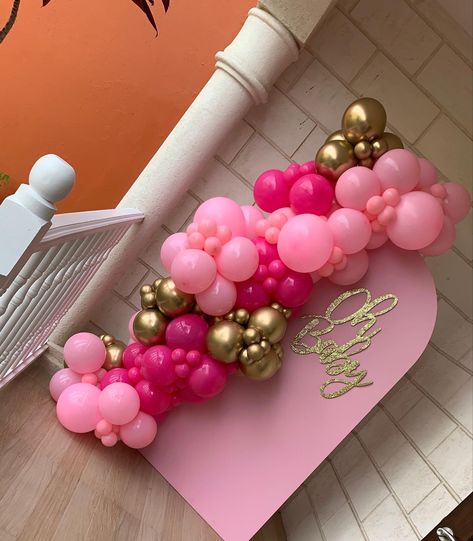 Gold And Pink Balloons, 18th Birthday Party Themes, Barbie Party Decorations, Balloon Garland Diy, Girls Party Decorations, Baby Shower Deco, Birthday Party Theme Decorations, Birthday Balloon Decorations, 18th Birthday Party