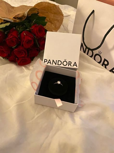 Pandora Engagement Ring, Promise Rings Pandora, Ring For Boyfriend, Pandora Bracelet Charms Ideas, Cute Promise Rings, Pandora Ring, Promise Rings For Couples, Valentines Roses, Fancy Jewellery Designs