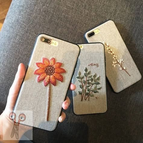 Embroidered Phone Case, Embroidery Cases, Vintage Phone Case, Handmade Phone Case, Handmade Embroidery Designs, Cases Diy, Pola Sulam, Embroidery Bags, Pattern Iphone Case