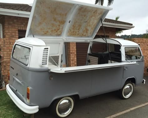 This 1976 Vw Baywindow Kombi has been lovingly Kombi Food Truck, Kombi Trailer, Foodtrucks Ideas, Starting A Food Truck, Coffee Food Truck, Mobile Cafe, Pizza Truck, Food Vans, Beer Truck