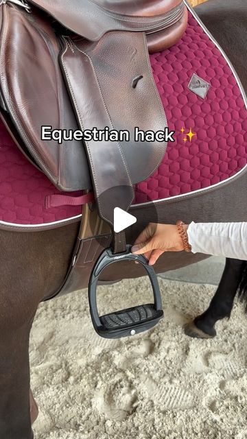 MYVER Sellerie | Sellerie de seconde main ♥️ on Instagram: "Equestrian life hack ✨💡🐴  #equestrian #equestrianlife #horseriding #horse #flexon #tips #lifehack #cheval #horsevideo #tips #astuce #cavalier #horserider #stirrups" Endurance Horse, Horseback Riding Tips, Western Tack, Horse Videos, Equestrian Life, Stirrups, Extremely Funny Jokes, Life Hack, Horse Rider