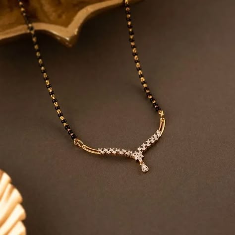 Love And Obsession, Necklace Trends, Mangalsutra Chain, Bridal Trousseau, Neck Pieces Jewelry, Black Beads Mangalsutra Design, Mangalsutra Design, Fancy Jewelry Necklace, Dress Book