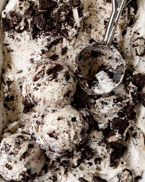 Cookies and Cream Ice Cream Dessert Ice Cream Cookies And Cream, Cookies And Creme Ice Cream, Cookie Cream Ice Cream, Cookies And Cream Ice Cream Aesthetic, Homemade Cookies And Cream Ice Cream, Cookies And Cream Aesthetic, Cookie And Cream Ice Cream, Blackbird Aesthetic, Ice Cream Cookies And Cream