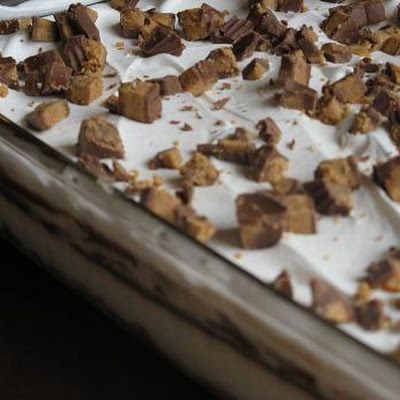 Try Husbands Delight Dessert! You'll just need 1 cup flour, 1 cup chopped pecans, 1 stick butter, 2 (8 oz) package cream cheese,softened, 1 cup powdered... Husbands Delight, Delight Dessert Recipe, Peanut Butter Delight, Heaven In A Bowl, Recipes Peanut Butter, Delight Dessert, Brownie Trifle, Southern Cooking Recipes, Fudge Chocolate