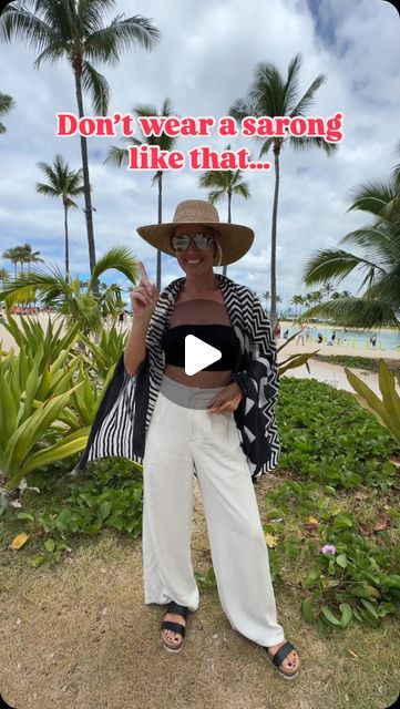 Monica D 🌺 Hawaii 🏖 Beach on Instagram: "I bet you didn’t know you can do this !
*
Here’s a fun fashion hack how to make a cute summer top from a sarong and a necklace!
*
Another fun idea to repurpose your garments when you are traveling light! You can wear this top with nice trousers to dinner and look very chic, no one will know it’s a sarong / pareo . You can use a scarf for this as well.
*
Hang the sarong over your necklace, about half way , make sure the necklace is strong enough to handle the weight of the sarong ( you can also use a string or a thin ribbon if you don’t want to use a necklace). Roll up the outside part of the sarong in your fingers and tie it on your neck. Fold over the part that is hanging until you reach the desired length and tie ends on the back. You can tuck i Different Ways To Wear A Sarong, Different Ways To Tie A Sarong, Sarong Outfit Ideas, Diy Hawaiian Outfit, How To Wear A Sarong, Necklace Roll, Sarong Outfit, Tie Ideas, Cute Summer Tops