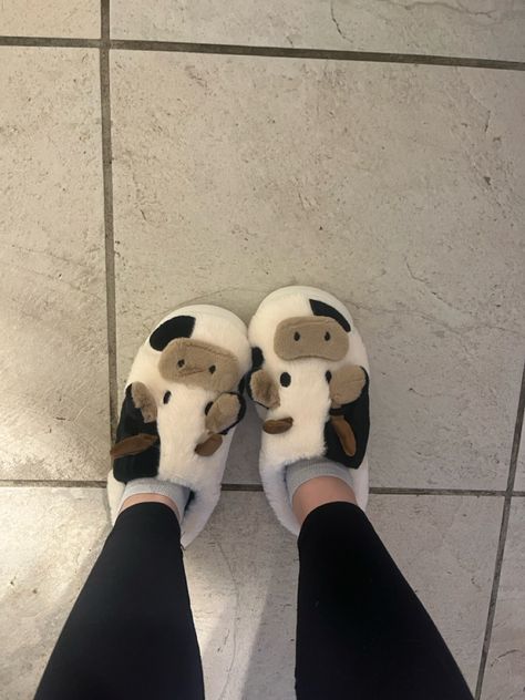 #fashion #christmas #cowprint #cowgirlstyle #slippers #homefinds #2024glowup #cuteoutfit #styleinfluencer #styleideas Cute Slippers Fluffy, Dorm Slippers, Kawaii Slippers, Kawaii House, Taylor Christmas, Cow Slippers, Slippers Cute, Sleepy Time, Cute Slippers