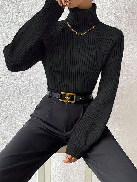 Turtleneck Street Style, Chunky Knit Sweater Dress, Activewear Trends, Pullover Outfit, Sweater Trends, Black Turtleneck, Ribbed Knit Sweater, Knit Sweater Dress, Sweater And Shorts