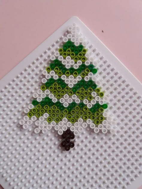 Hamma Beads Ideas Christmas, Fuse Bead Ornaments, Pyssla Christmas Ideas, Iron Beads Christmas, Pyssla Ideas Christmas, Christmas Tree Perler Beads, Perler Beads Ideas Christmas, Hama Beads Christmas Pattern, Perler Christmas Ornaments