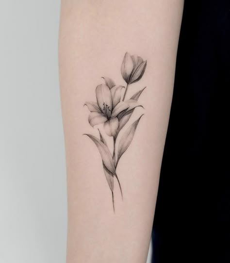 Calla Lily And Tulip Tattoo, Blooming Tulip Tattoo, Black Tulips Tattoo, Bird And Flower Tattoos For Women, Realistic Flowers Tattoo, 3 Tulips Tattoo, Tulip And Lily Tattoo, Lily And Tulip Tattoo, Tulips Tattoos