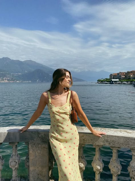 Lake como italy summer travel outfit ideas summer dresses Lake Holiday Outfit, Lake Como Summer Aesthetic, Italian Lake Aesthetic, Como Italy Photo Ideas, Summer Dress Photo Ideas, Lake Como Italy Outfit Summer, Lake Como Summer Outfit, Lake Como Aesthetic Outfits, Italy Summer Aesthetic Outfits