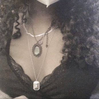 Bonnie Core Aesthetic, Bonny Bennet Aesthetic, Bonnie Bennett Style, Bonnie Bennet Aesthetic, Fictional Witches, Bonnie Core, Bennett Core, Katherine + Core + Aesthetic, Bonnie Bennett Necklace