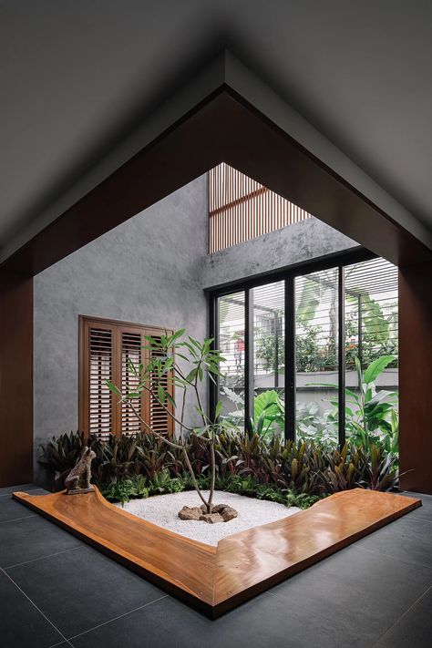 This brooding bungalow in Chennai is designed for two humans, two cats and a dog | Architectural Digest India Indoor Courtyard, Tropical House Design, Courtyard Gardens Design, Courtyard Design, Tropical House, Patio Interior, House Outside Design, Village House Design, Courtyard House