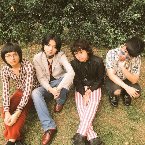 iv of spades ❤️ Mundo Iv Of Spades Aesthetic, Mundo Iv Of Spades, Iv Of Spades Aesthetic, Iv Of Spades Art, 4 Of Spades, Four Aesthetic, Iv Of Spades, Retro Photoshoot, Fitted Slacks