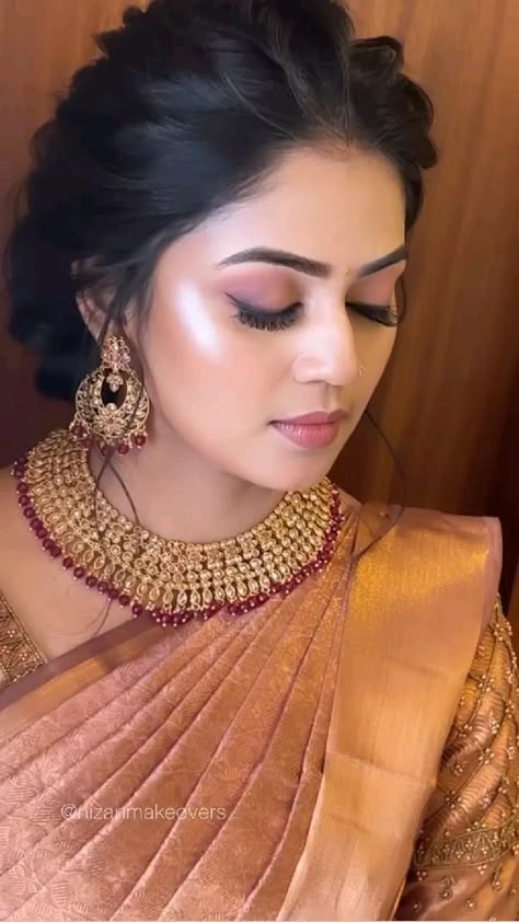 Reception Hairstyles, Wedding Bridal Makeup, Bridal Hairstyle Indian Wedding, Hair Style On Saree, Hairstyle Updo, Indian Wedding Makeup, Indian Bride Makeup, Hairstyles Design, Engagement Hairstyles