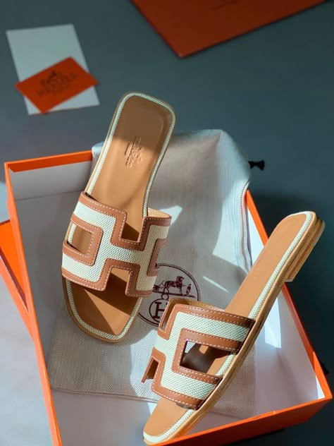 Shoe Content, Stylish Shoes Heels, Hermes Slippers, Classy Sandals, Trendy Slippers, Filipino Fashion, Fancy Sandals, Women Slippers Fashion, Nike Off White