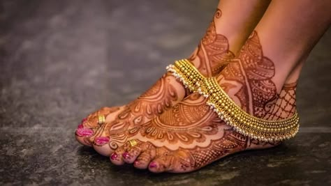 Some Beautiful Toe Ring Designs For Your Wedding | WedMeGood Silver Anklets Designs, Toe Ring Designs, Anklets Indian, South Indian Bridal Jewellery, Bridal Anklet, Wedding Anklets, Bridal Jewellery Inspiration, Beautiful Anklet, Anklet Designs