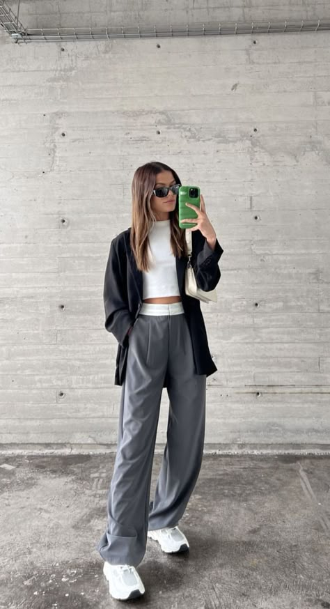 Baggy Grey Trousers Outfit, Style Grey Trousers Women, Grey Trouser Pants Outfit, Trouser Gray Outfit, Grey Ribbed Pants Outfit, Smart Casual Women Autumn Fall Outfits, Gen Z Formal Outfits, How To Style Tailored Pants, Casual First Day Of Work Outfit