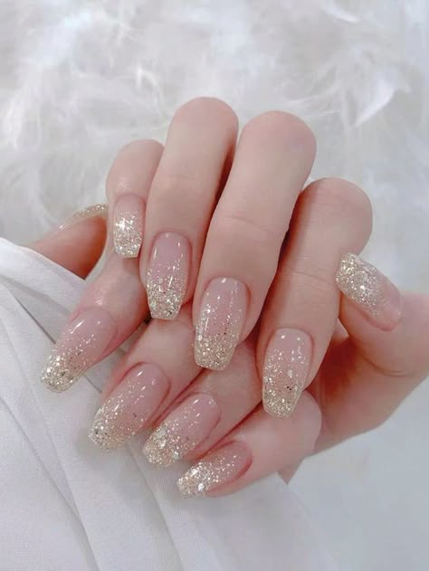 Choose from a vareity of wedding nail ideas to add touch of beauty and elevate your bridal look! Pink Bridesmaids Nails, Clear Nails With Gold Glitter, Beige And Rose Gold Nails, Gold And Glitter Nails, Nails Acrylic For Wedding, Gold Wedding Nails For Bride, Nails For Wedding Bridesmaid, Champaign Nails, Nude And Rose Gold Nails