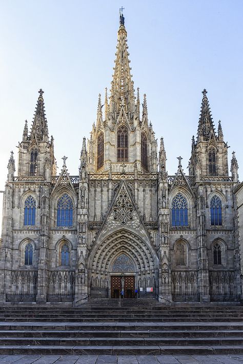 Barcelona Cathedral Cathedral De Barcelona, Cathedral Of Barcelona, Spanish Cathedral, Spain Cathedral, Medieval Aesthetics, Historic Architecture, Home Temple, Cathedral Church, Modern Mansion