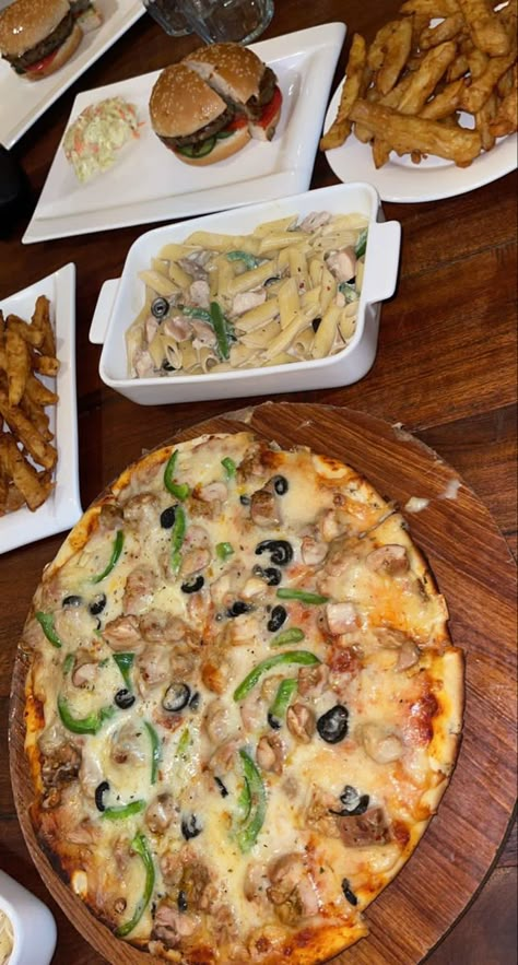 Piza Snaps, Pakistani Restaurant Snaps, Resturent Pic Food, Kababjees Restaurant Snaps, Aesthetic Fast Food Pictures, Dinner Pictures Instagram Food, Pizza Streaks Snapchat, Foodie Instagram Stories, Dinner Restaurant Snapchat