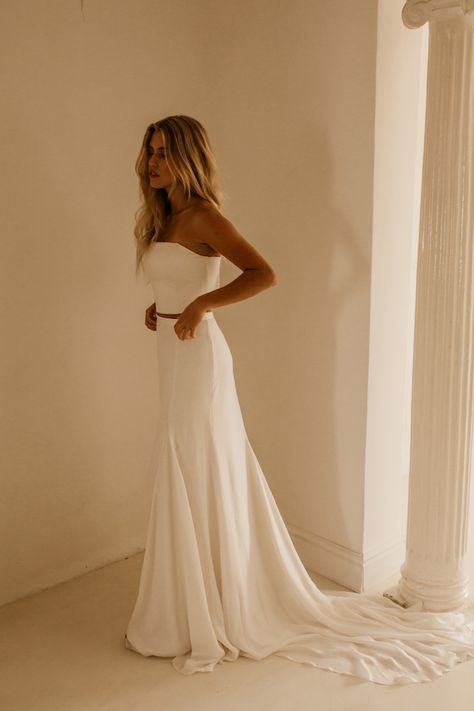 Minimal Bride, Bo And Luca, Bohemian Gown, Pinterest Va, Modern Gown, Boho Twists, Sleeve Gown, Bride Inspiration, Future Wedding Plans