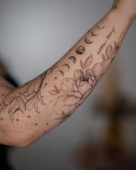 Feminine Shoulder Tattoos, Cosmic Tattoo, Tato Minimal, Feminine Tattoo Sleeves, Moon Tattoos, Crow Tattoo, Octopus Tattoo, Arm Sleeve Tattoos, Music Tattoo