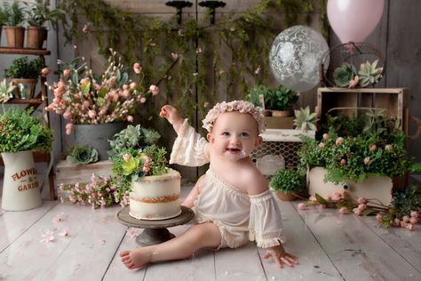 Happy Birthday Baby Girl, Cake Smash Inspiration, Newborn Baby Portraits, Cake Smash Theme, Diy Photography Props, 1st Birthday Party For Girls, Baby Cake Smash, Painted Backdrops, 1st Birthday Photoshoot