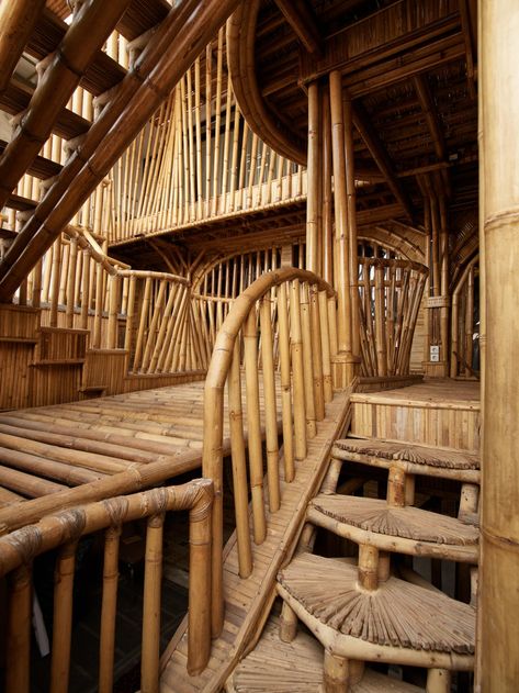 Bamboo Staircase, Bamboo Stairs, Indonesian Architecture, Raw Architecture, Bamboo Houses, Architecture Workshop, Castle Plans, Bamboo Home, Bamboo Ideas