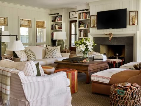 Chairs In Front Of Tv, Earthy Eclectic Living Room, Timeless Traditional Home Decor, Erika Powell, Homey Cottage, Pottery Barn Living, Decor Ikea, Nancy Meyers, Coastal Living Rooms