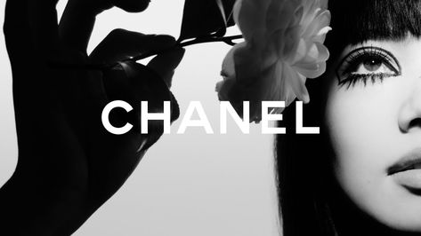 Coco Chanel Aesthetic Wallpaper, Coco Chanel Aesthetic, Chanel Commercial, Chanel Photoshoot, Channel Aesthetic, Chanel Pictures, Chanel Winter, Chanel Models, Chanel Icon