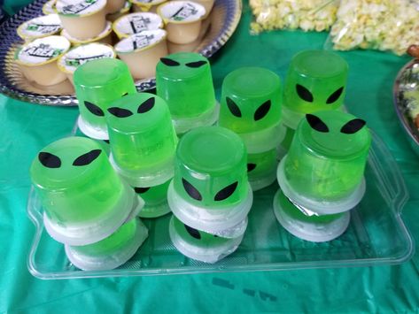 Alien Birthday party Cowgirls And Aliens Party, Alien Party Favors, Alien Gender Reveal, Alien Birthday Decorations, Alien Party Snacks, Space Themed 21st Birthday Party, Space Alien Birthday Party, Alien Jello Shots, Aliens Birthday Party