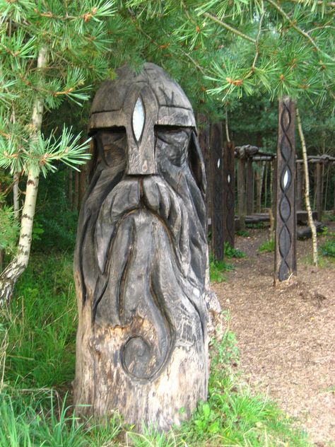 Viking Wood Carving, Art Sculpture En Bois, Tre Kunst, Art Viking, Wood Carving Faces, Tiki Statues, Wooden Carving, Wood Spirit, Dremel Wood Carving