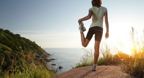 Cross country racer stretching on top of a hill and enjoying sunset sea view Exercise Regularly, Running Injuries, Leg Cramps, Friday Motivation, Fitness Articles, Training Plan, Health And Wellbeing, Healthy Body, Running Women