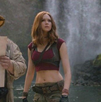 Ruby Roundhouse Costume, Jumanji Ruby Roundhouse, Jumanji Karen Gillan, Ruby Roundhouse, Black Widow And Hulk, Pretty Redhead, Pretty Ppl, Loren Gray, Karen Gillan