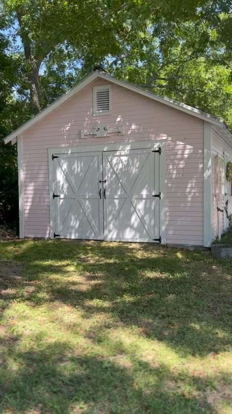 Pink Ranch House, Pink Farmhouse Exterior, Pink Garden Shed, She Shed Aesthetic, Pink Sheds, Shed In Garden, Pink She Shed, Shed Aesthetic, Pink Farmhouse Decor