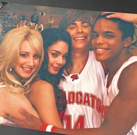 Disney Channel Aesthetic, Gabriela Montez, Highschool Musical, High School Musical Cast, Wildcats High School Musical, Sharpay Evans, High School Musical 3, High School Music, Old Disney Channel